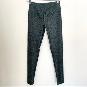 Goldsheep Leggings Womens Size Large Green Leopard Mid Rise Activewear Yoga